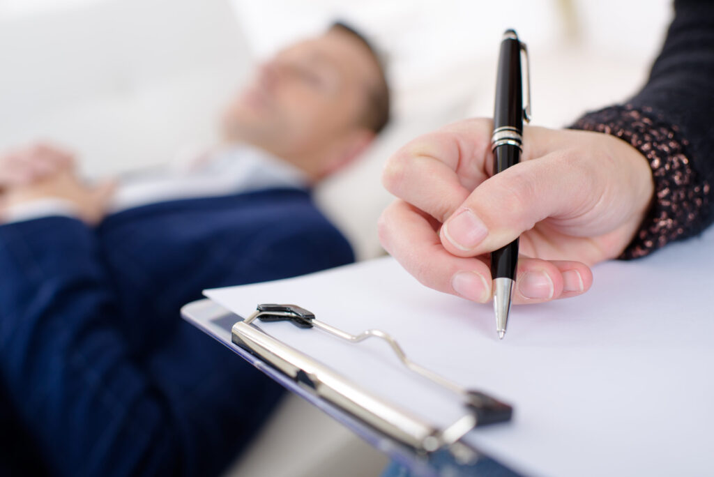 Duración: 20 horas pedagógicas.
Modalidad: Sincrónica (clases on line vía Zoom Educacional); Asincrónicas (clases grabadas en Zoom Educacional).
Dirigido a: Funcionarios Públicos de Planta y a Contrata, Contratados a Honorarios, y Dirigentes Gremiales. También a trabajadores del Sector Privado que a modo de prestación de servicios interactúan con la Administración Pública.